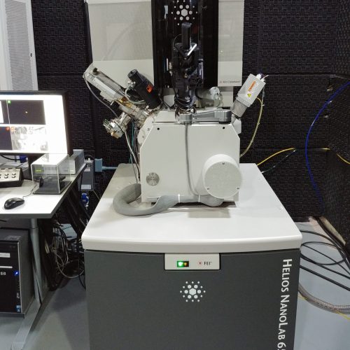 Microscópio de feixe duplo FEI SEM/FIB DualBeam Helios NanoLab 650