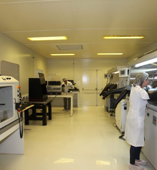 Laboratório de apoio do CTI-Nano para deposição e processamento físico- químico de nanomateriais e dispositivos em atmosfera inerte